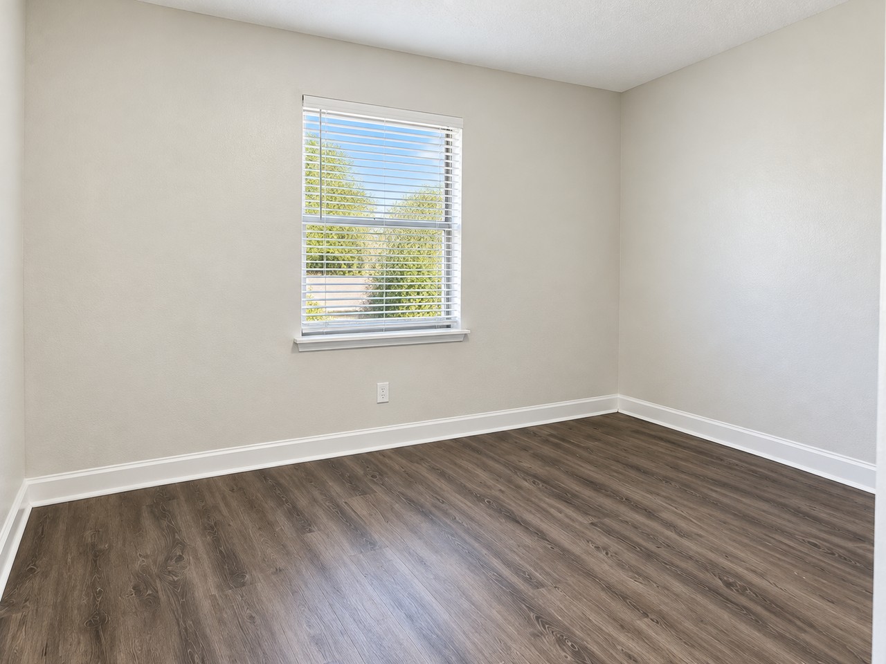 8554 Channelview Cir - Photo 6 of 8