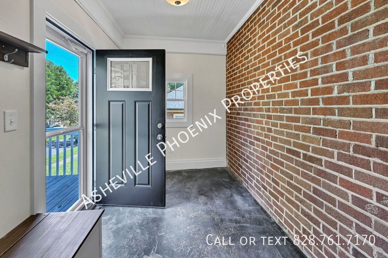 10 Enka Oak St - Photo 6 of 33
