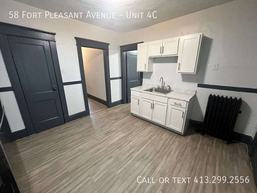 58 Fort Pleasant Ave #4C - Photo 3 of 12