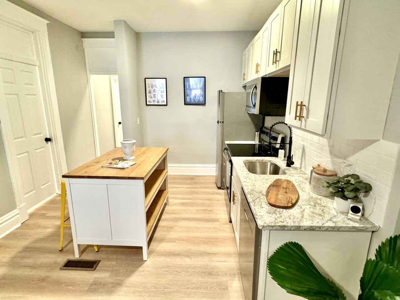 3430A Grace Ave #3430A - Photo 7 of 11