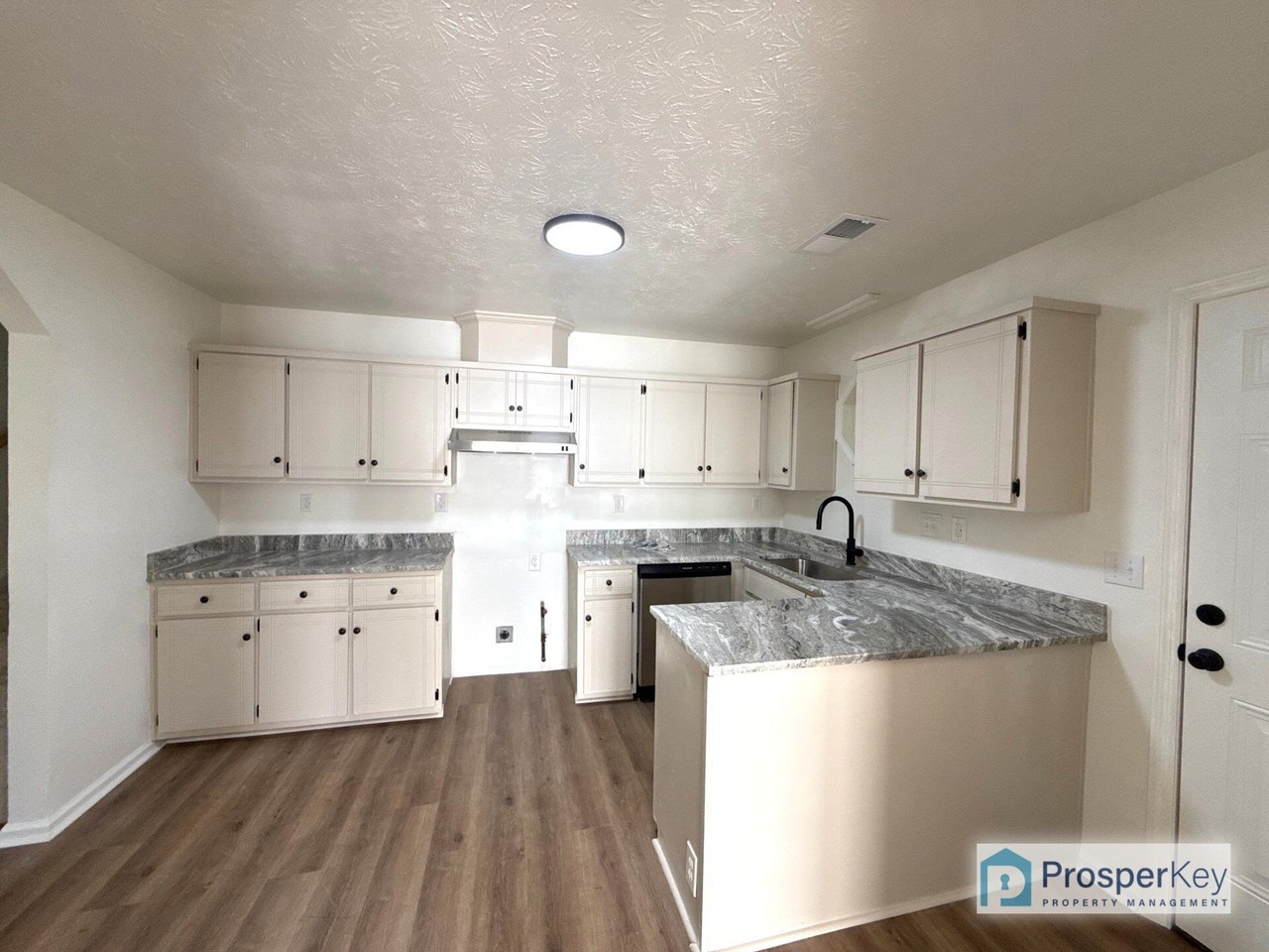 636 Wandering Ct - Photo 4 of 17
