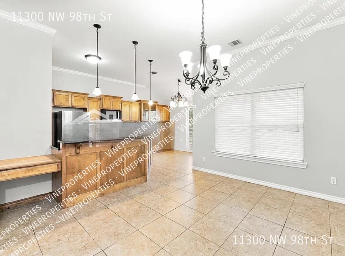 11300 Nw 98th St - Photo 3 of 10