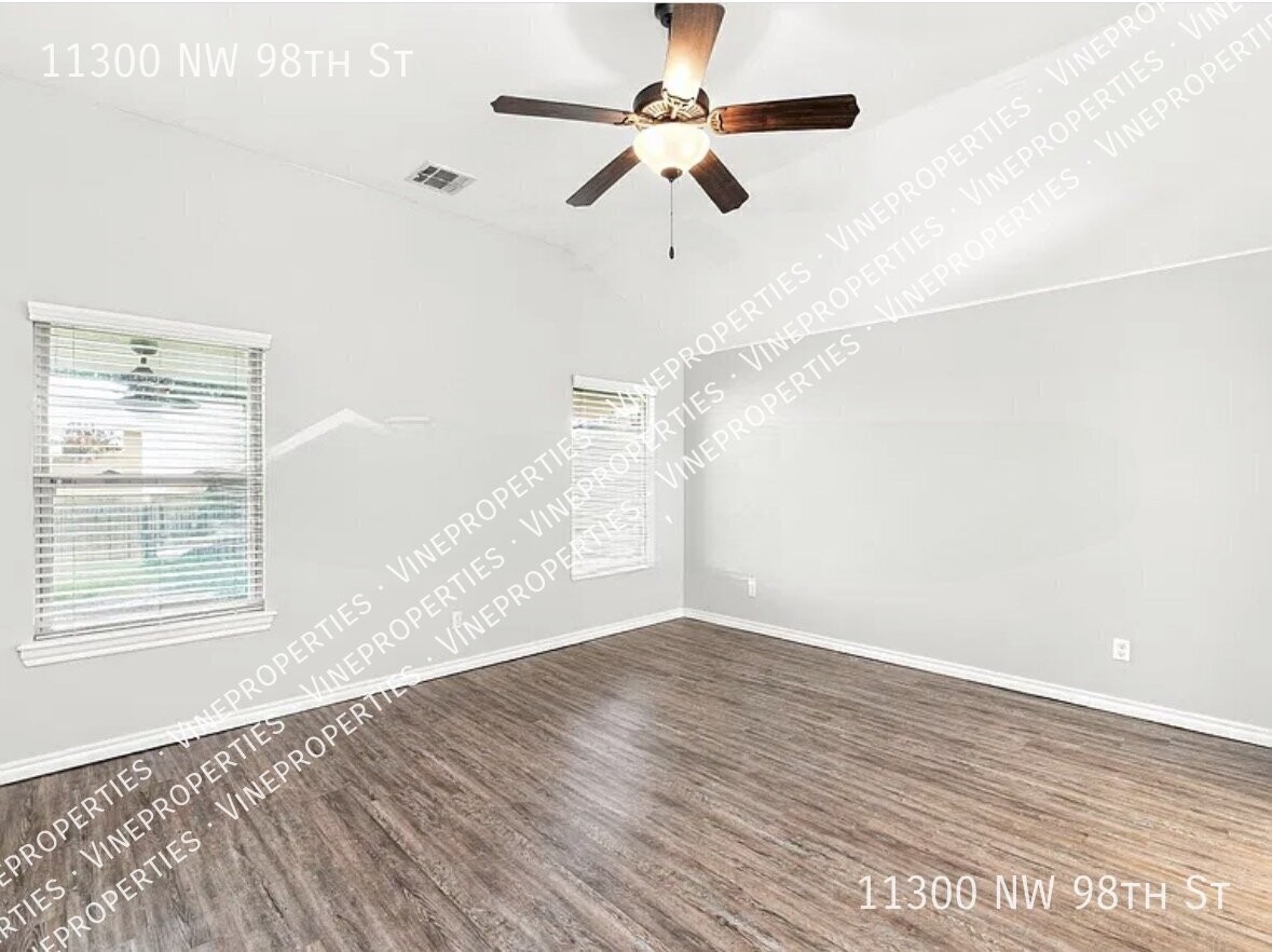 11300 Nw 98th St - Photo 5 of 10