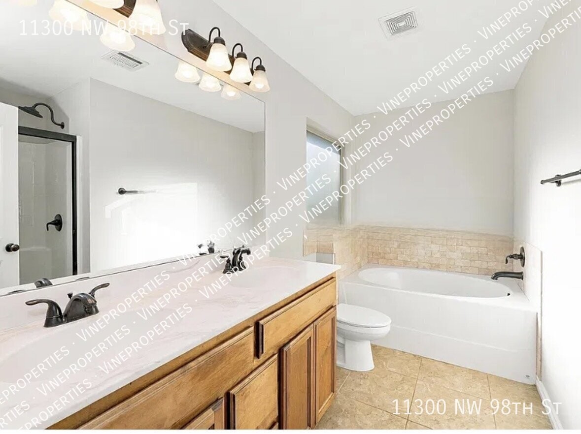11300 Nw 98th St - Photo 7 of 10
