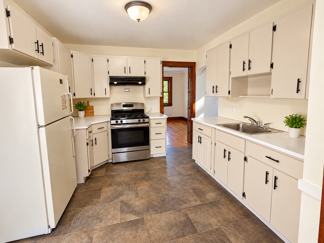 20150 Goller Ave - Photo 4 of 10