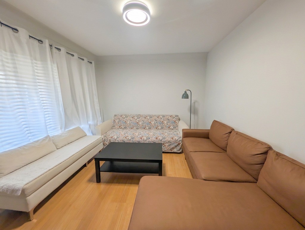 82 Albert St - Photo 7 of 13