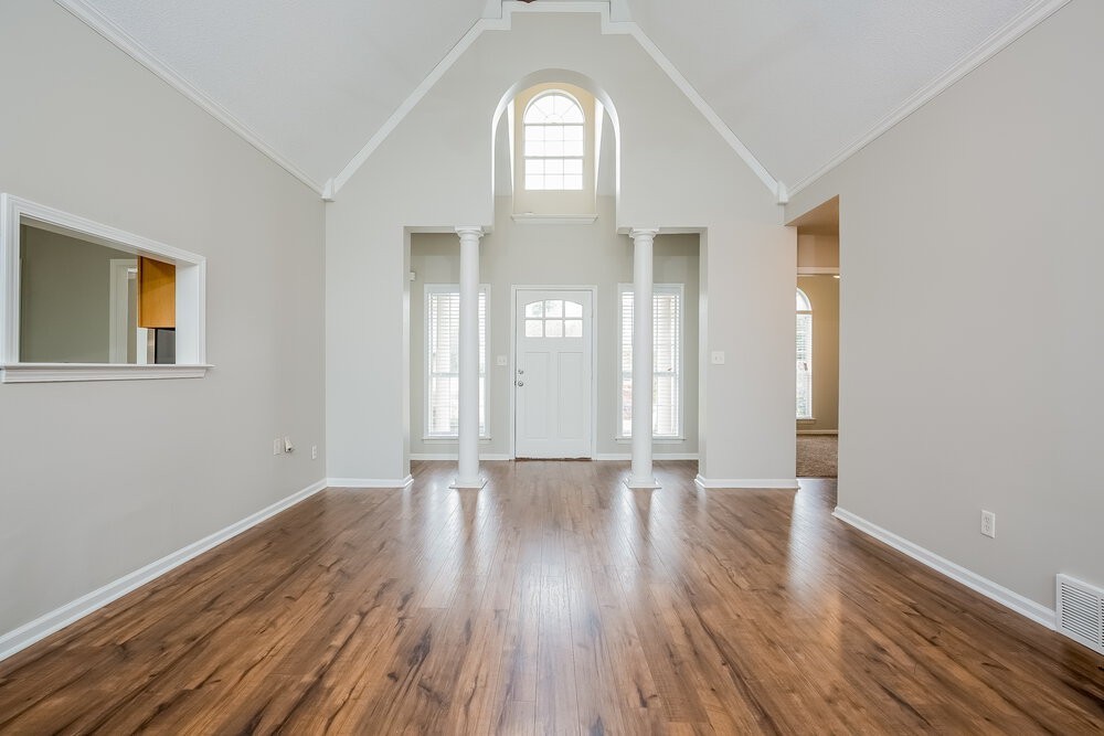 6687 Sandbourne W - Photo 3 of 15