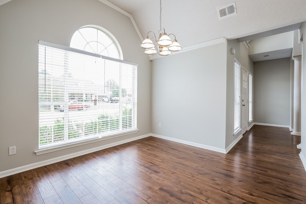 6687 Sandbourne W - Photo 4 of 15