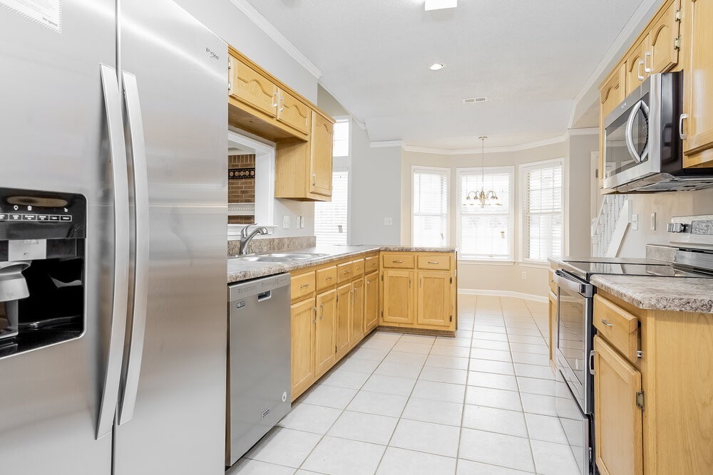 6687 Sandbourne W - Photo 7 of 15