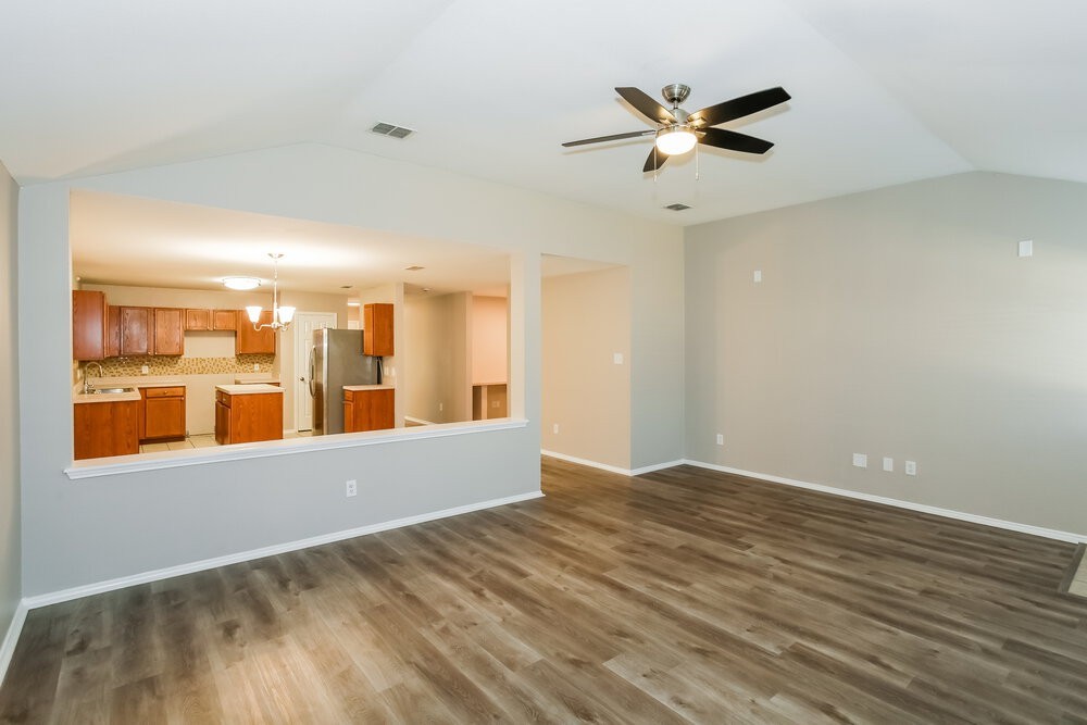 217 Hilltop Dr - Photo 4 of 14