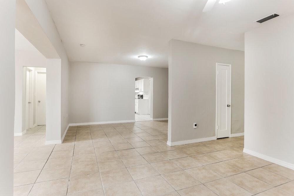 2261 E Golf Dr - Photo 5 of 16