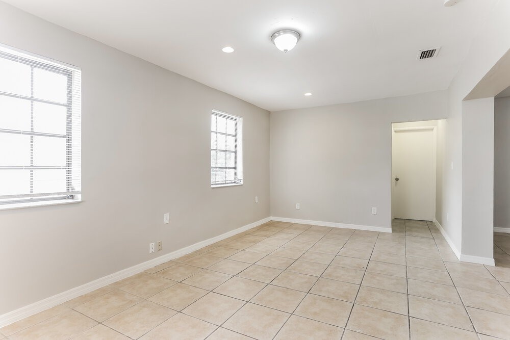 2261 E Golf Dr - Photo 6 of 16