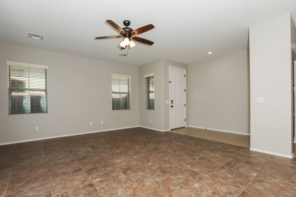 21936 S 214th St - Photo 4 of 16