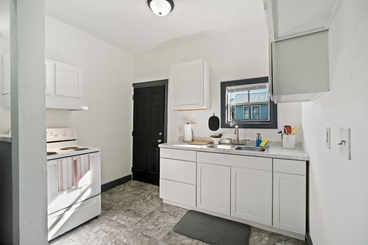 1221 E Columbus Dr #B - Photo 5 of 19