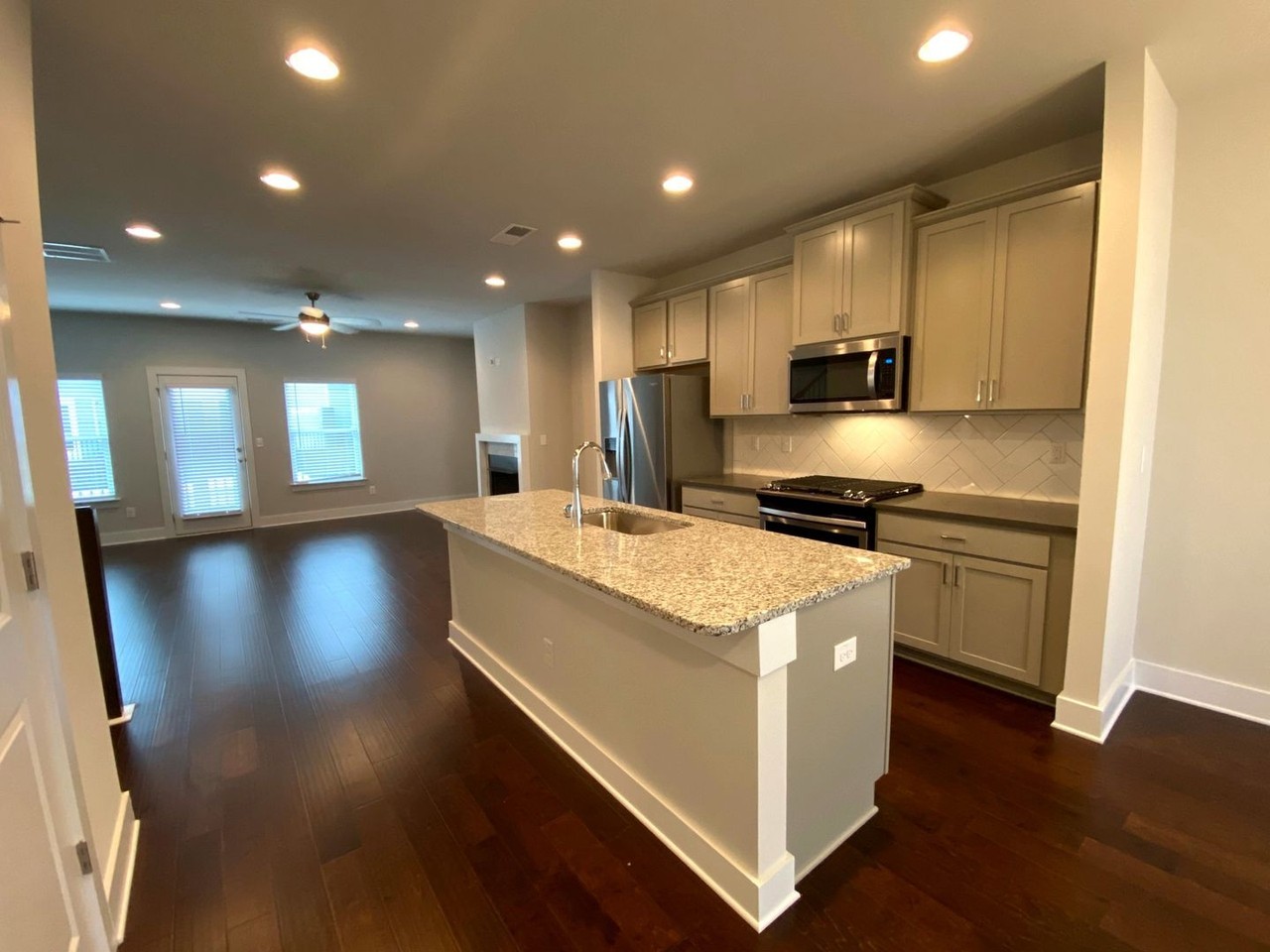 3779 Oxford Cir - Photo 5 of 27