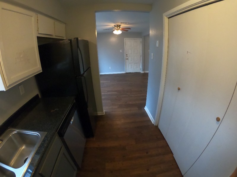 402 Manuel Dr #C - Photo 3 of 16