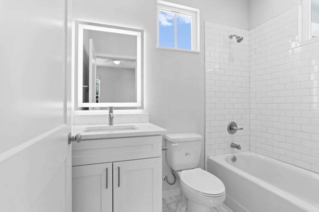 390 Sw 7th Pl - Photo 6 of 8
