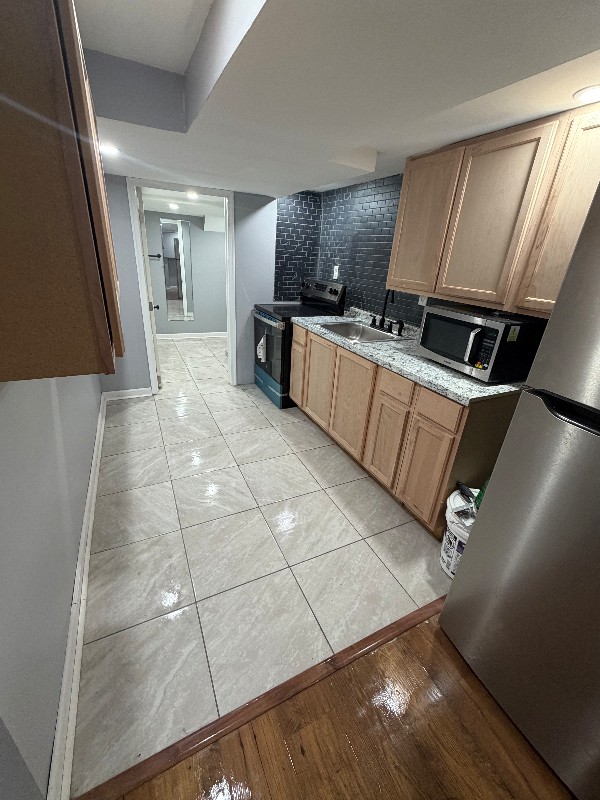 200 E Albanus St - Photo 3 of 11