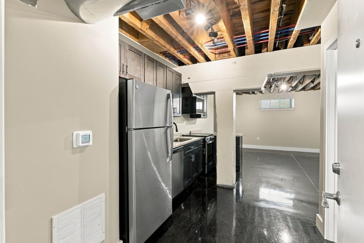 227 N Prince St - Photo 4 of 48