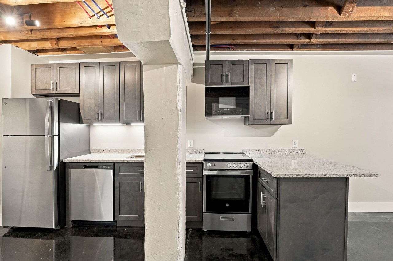 227 N Prince St - Photo 5 of 48