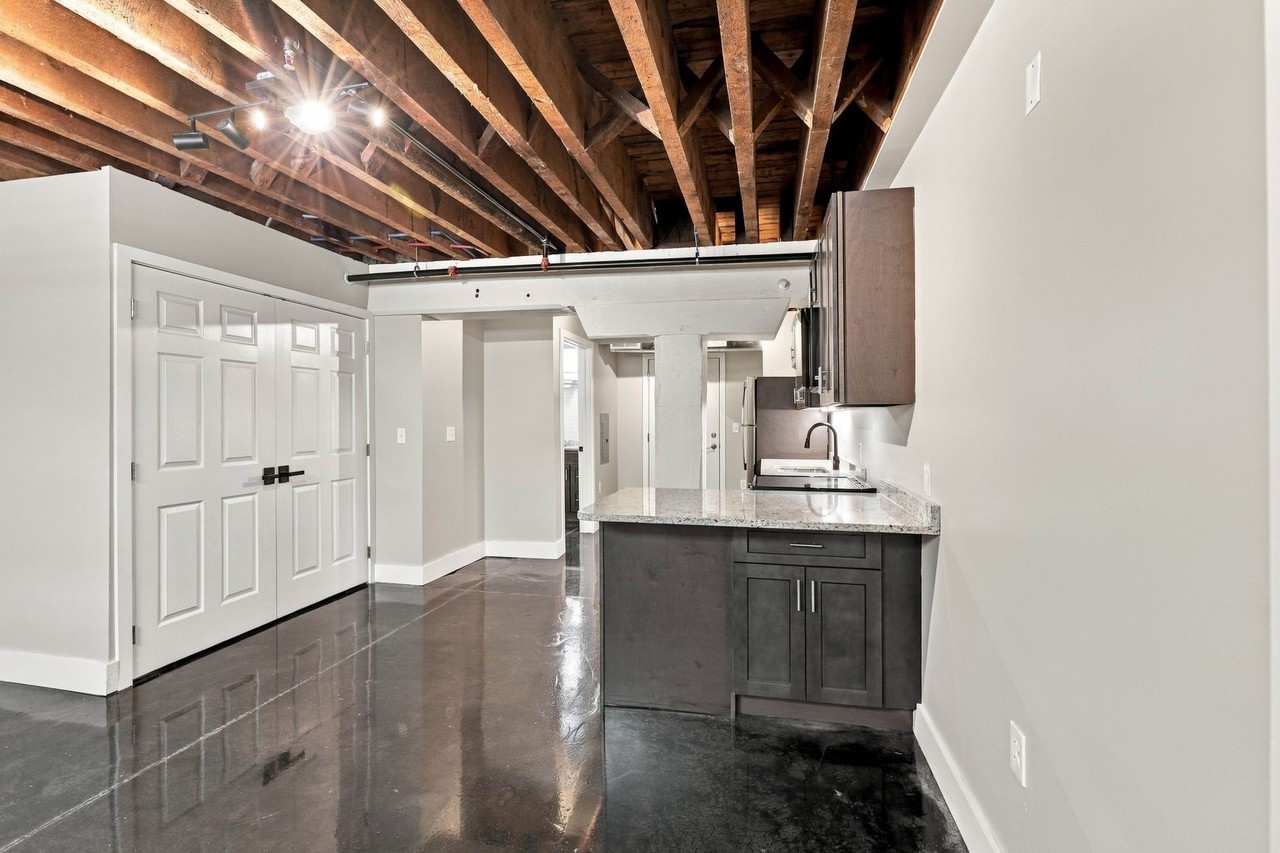 227 N Prince St - Photo 7 of 48