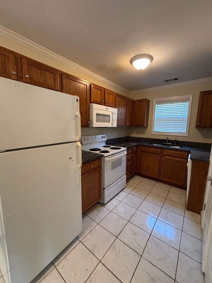100 Pineview Ct - Photo 6 of 19