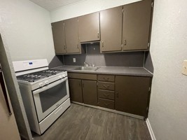 featured image of 404 E Madison St #11