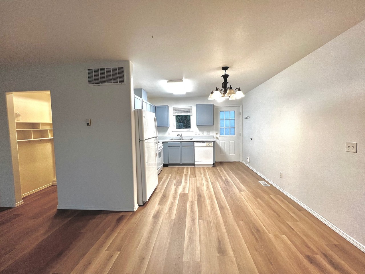 480 E Agate Ln #3 - Photo 3 of 14