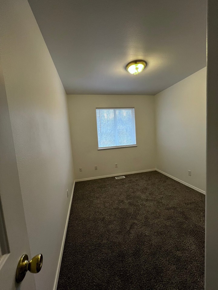 480 E Agate Ln #3 - Photo 7 of 14