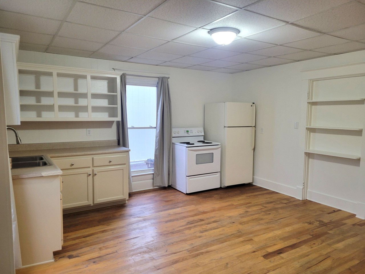 328 E Main St #1 - Photo 5 of 11
