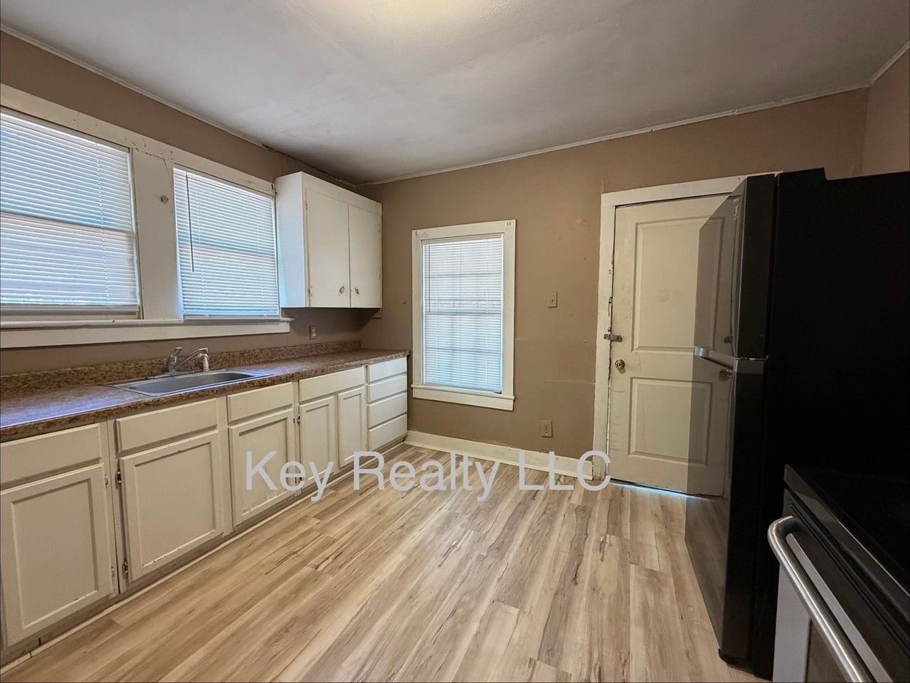 103 Gordon St - Photo 4 of 7
