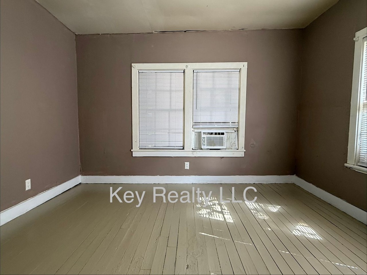 103 Gordon St - Photo 5 of 7