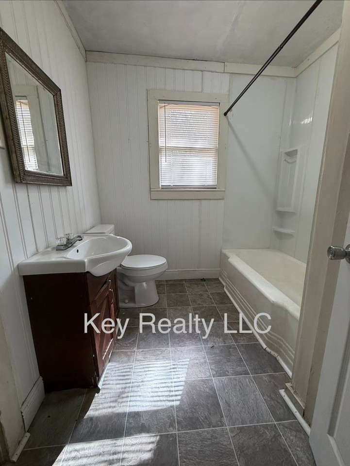 103 Gordon St - Photo 6 of 7