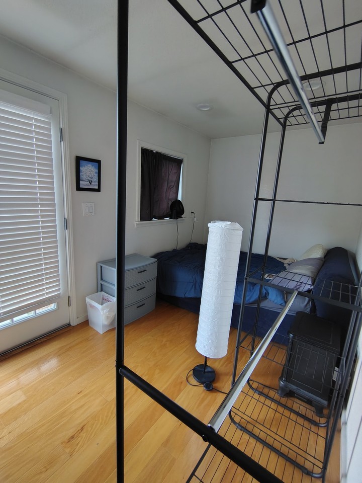 1 Hall Ct - Photo 3 of 18