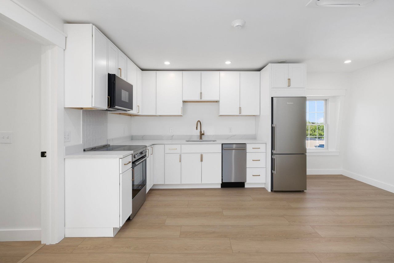 23 Melrose St #1 - Photo 5 of 9