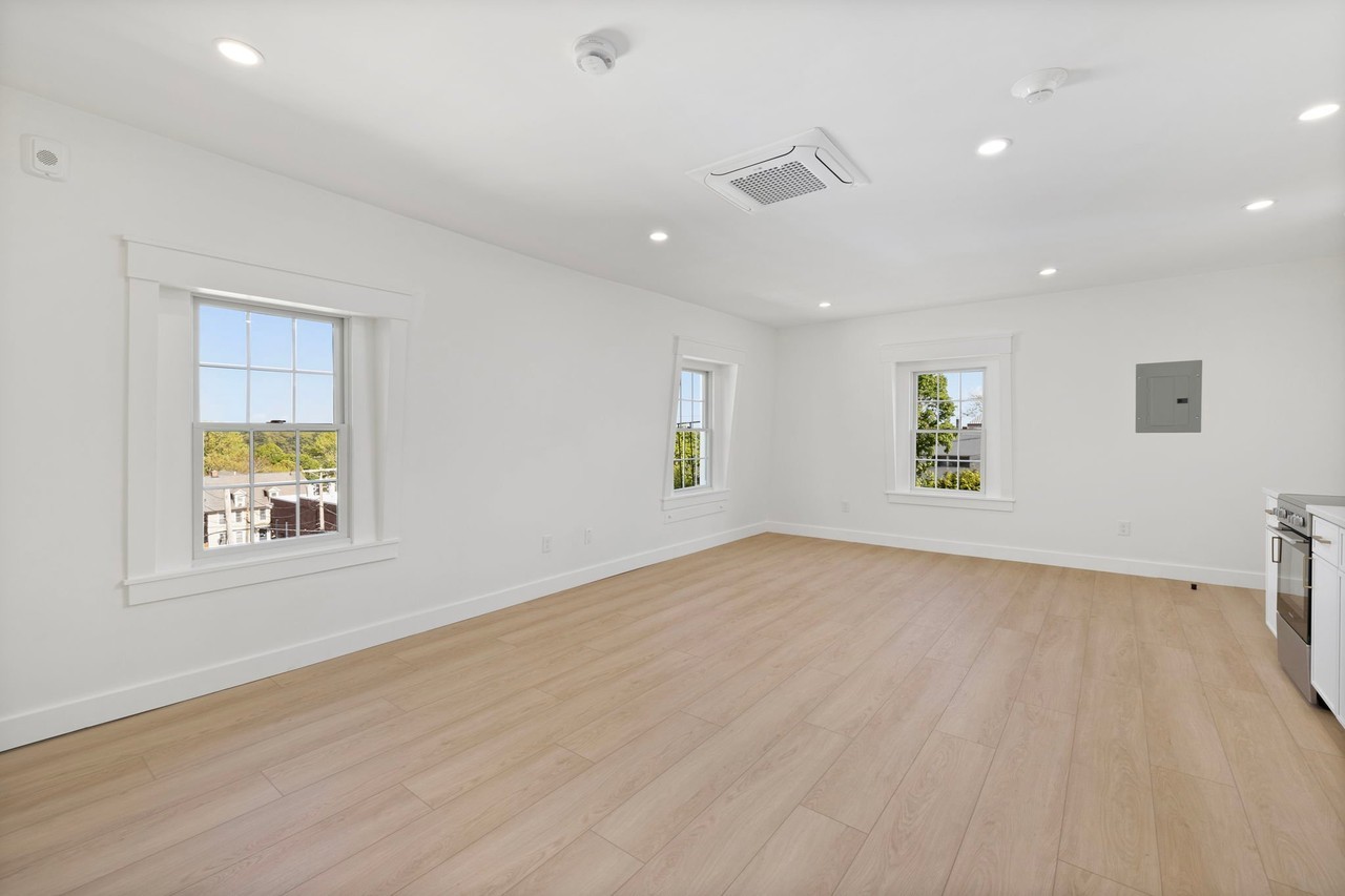 23 Melrose St #3 - Photo 4 of 10