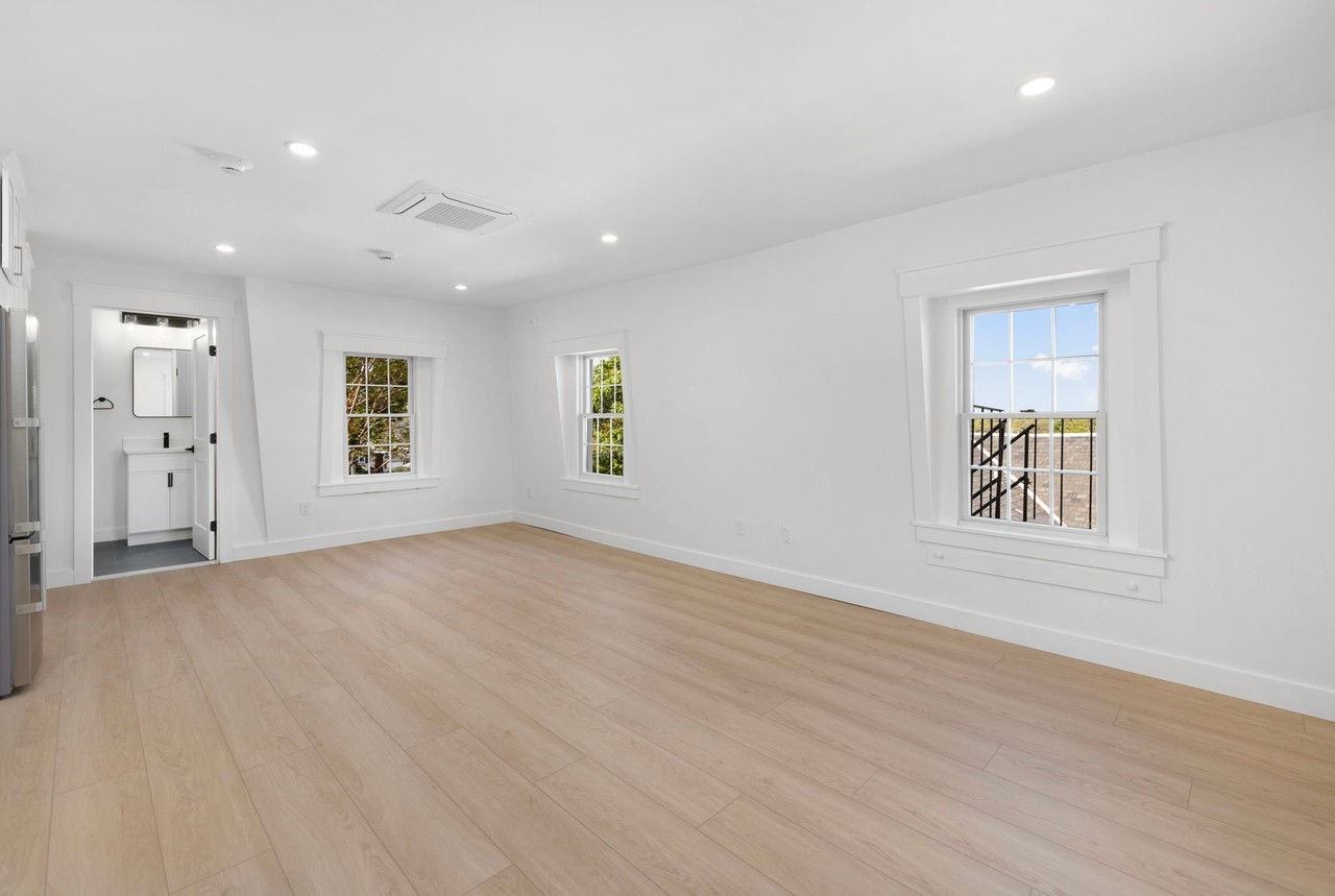 23 Melrose St #3 - Photo 7 of 10