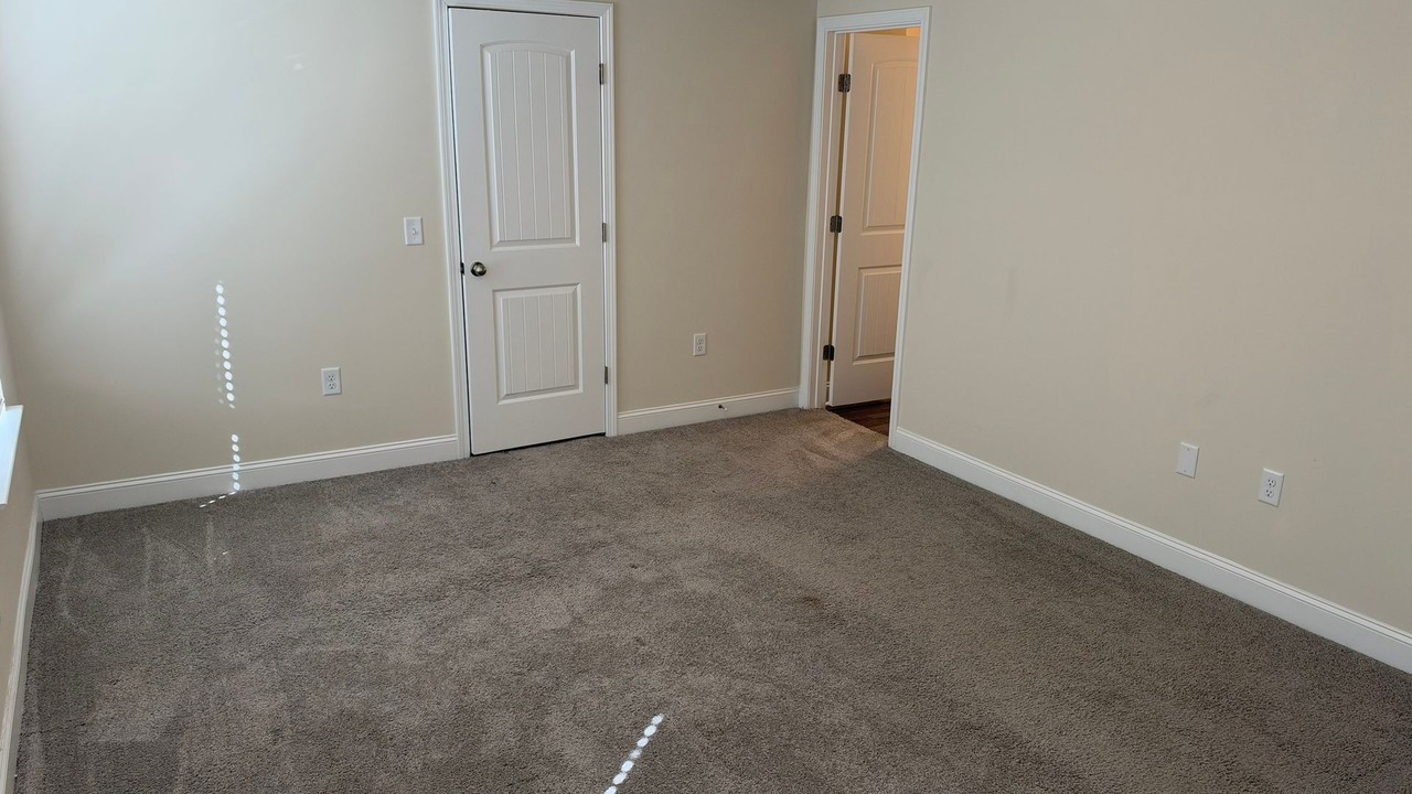 725 Mill Creek Cir - Photo 3 of 24