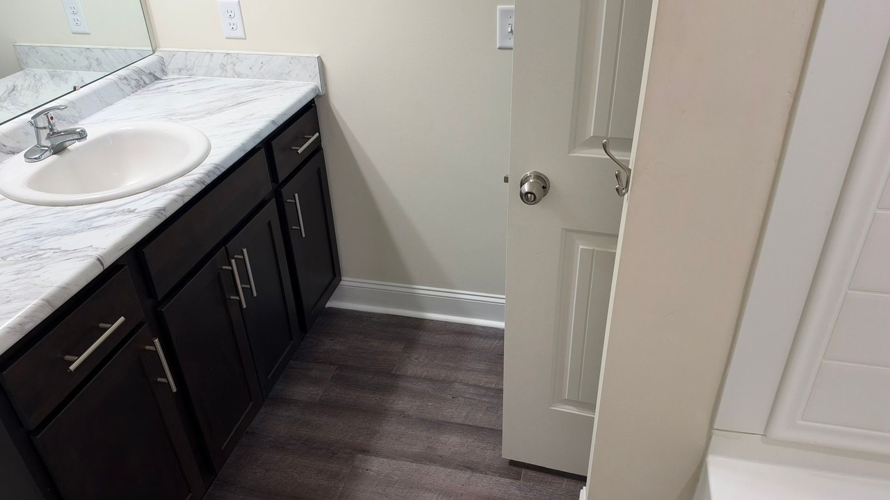 725 Mill Creek Cir - Photo 4 of 24