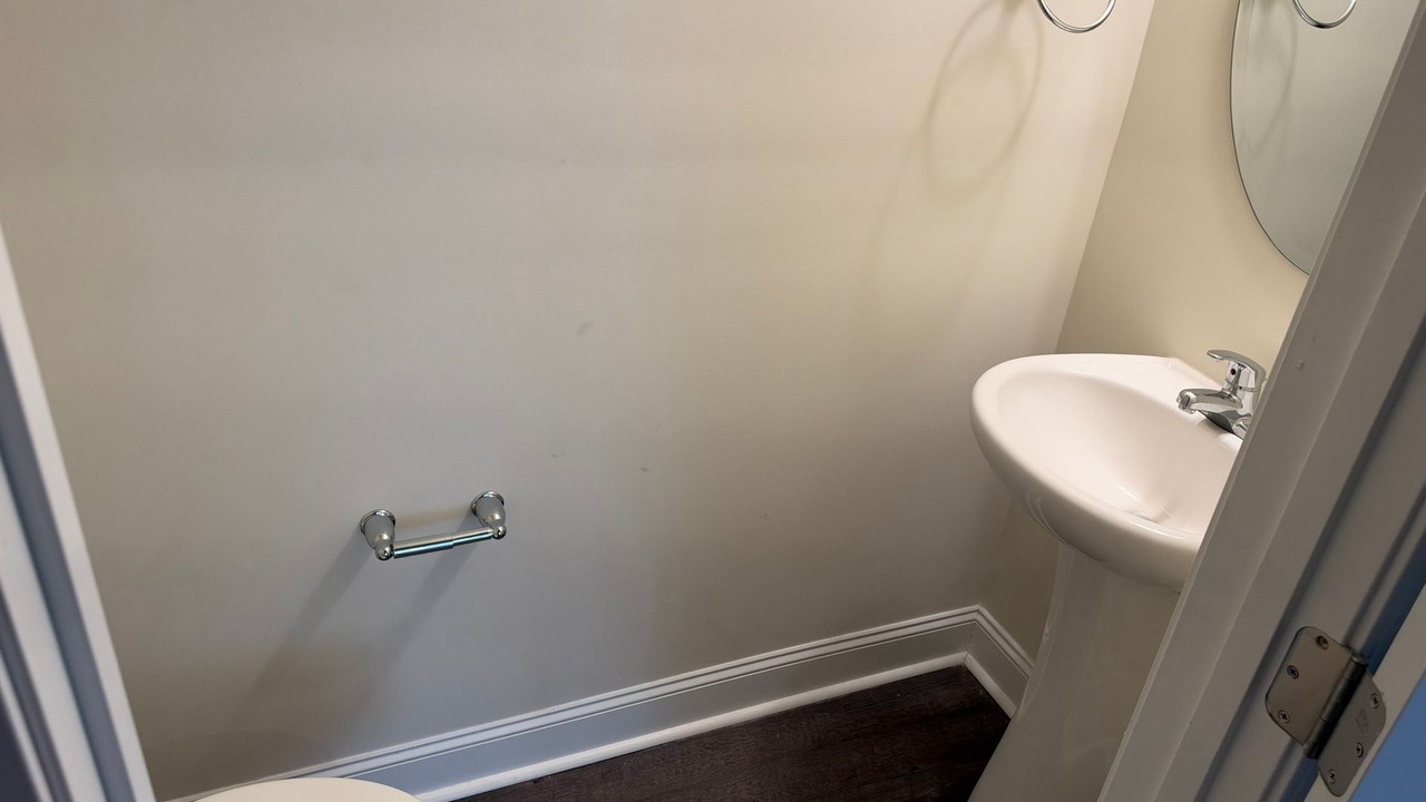 725 Mill Creek Cir - Photo 5 of 24
