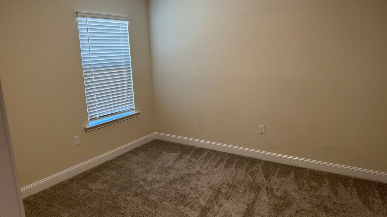 725 Mill Creek Cir - Photo 6 of 24