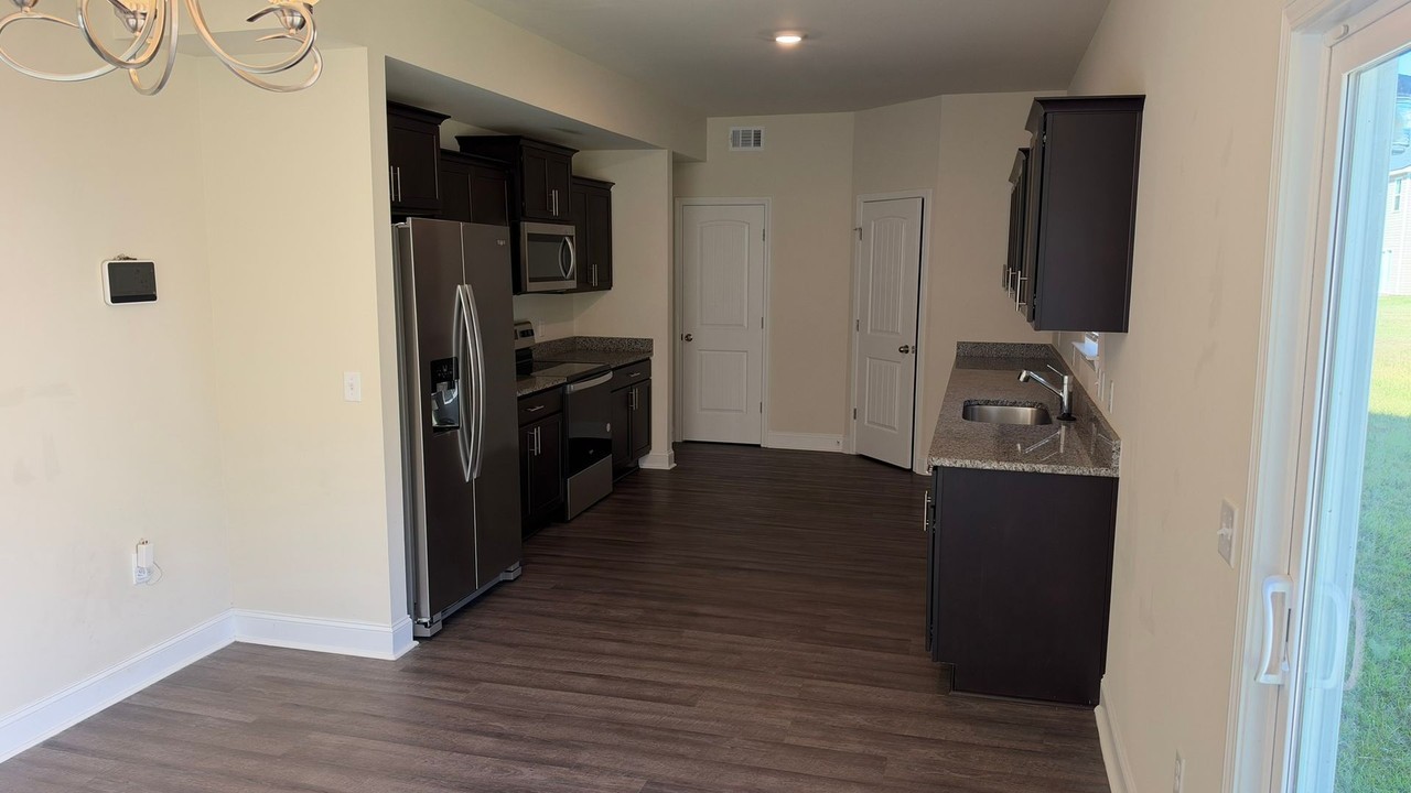 725 Mill Creek Cir - Photo 7 of 24