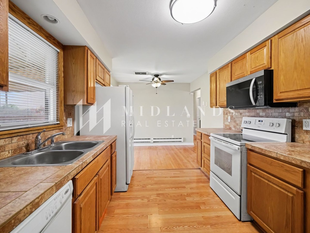 3958 Mcmahon Ave - Photo 4 of 16