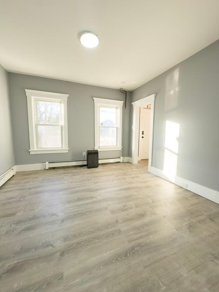 1755 Oliver St - Photo 2 of 21