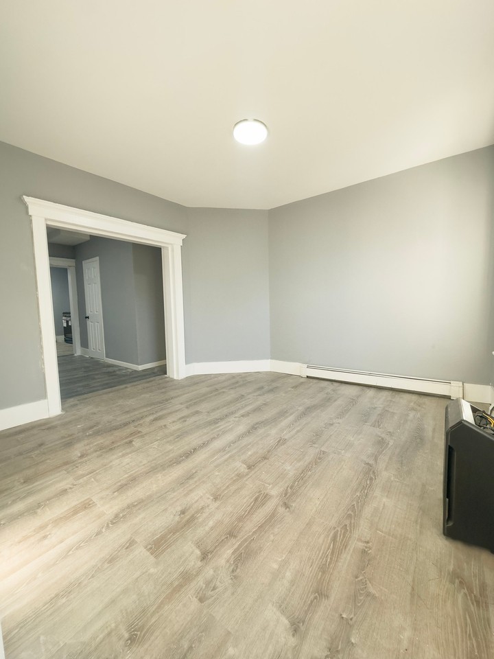 1755 Oliver St - Photo 3 of 21