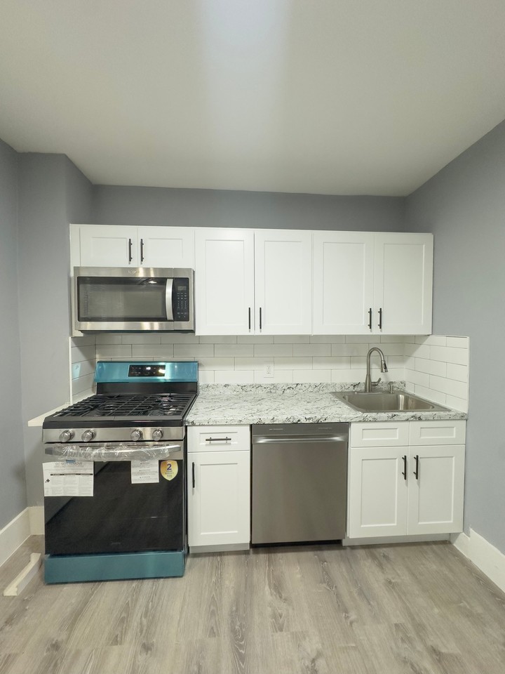 1755 Oliver St - Photo 6 of 21