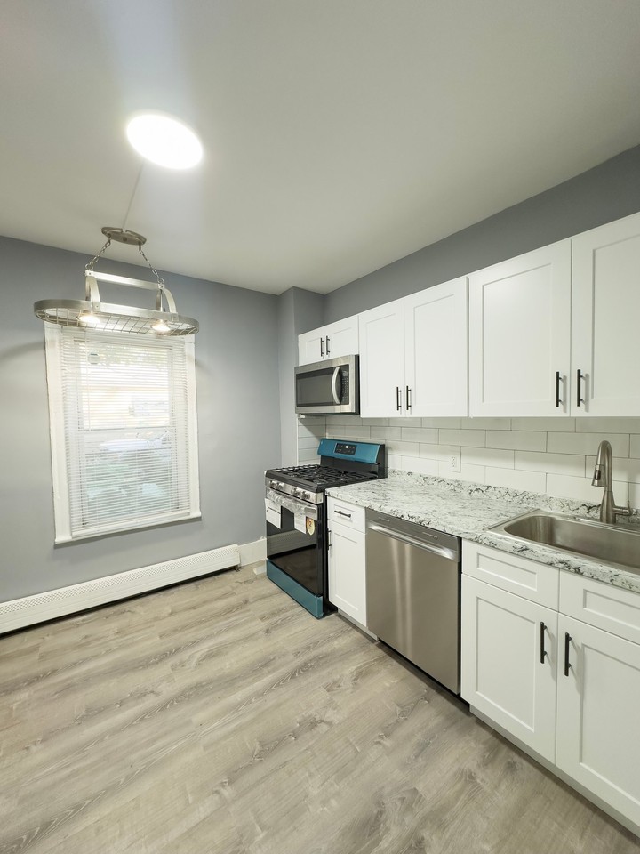 1755 Oliver St - Photo 7 of 21