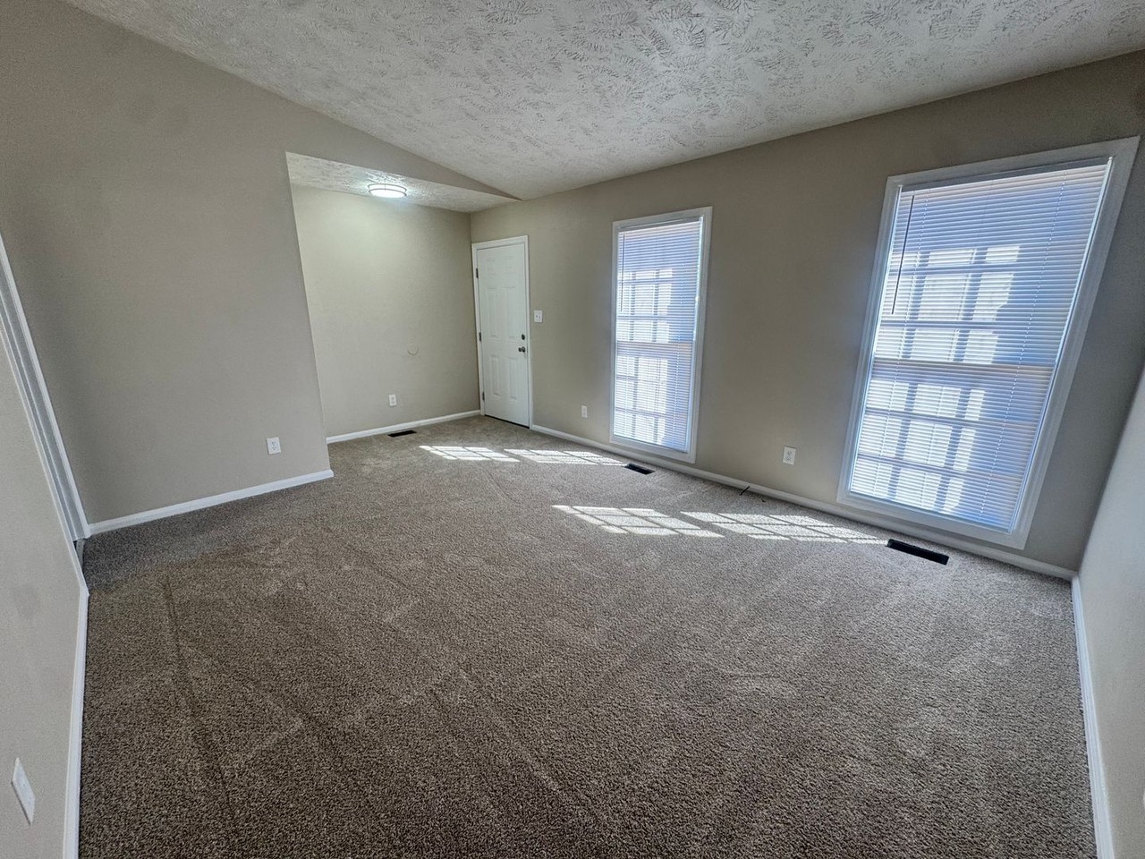 2908 Peacock St - Photo 2 of 33