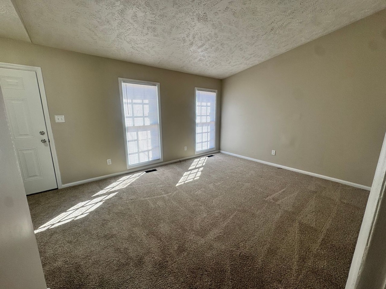 2908 Peacock St - Photo 3 of 33