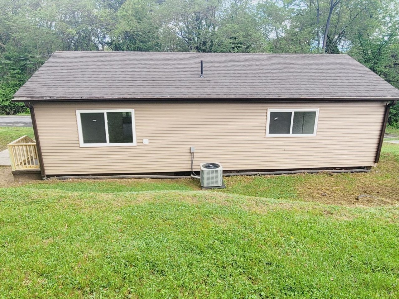 1012 3rd St - Photo 3 of 16
